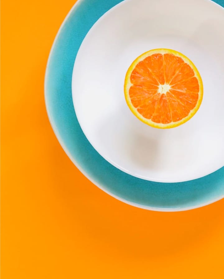 Image of an sliced orange on a plate